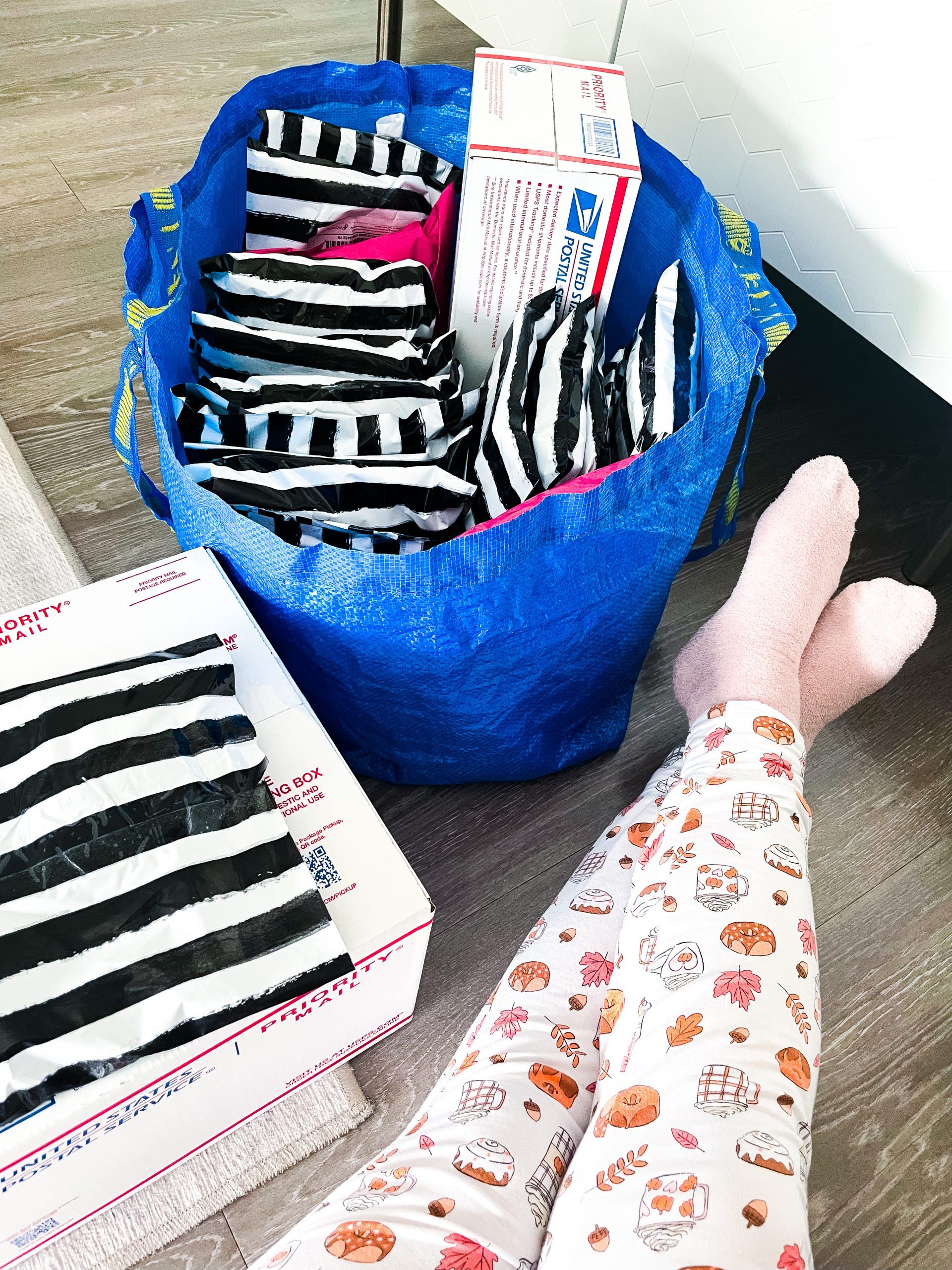 3 Easy Ways to Sell Oversaturated Inventory on Poshmark